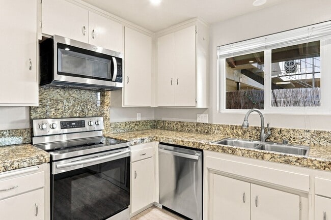 935 Castlewood Dr Unit 1