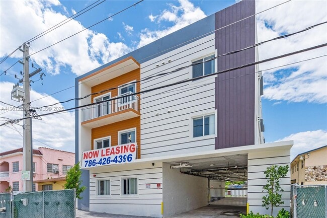 Building Photo - 1534 NW 1st St Unit 305