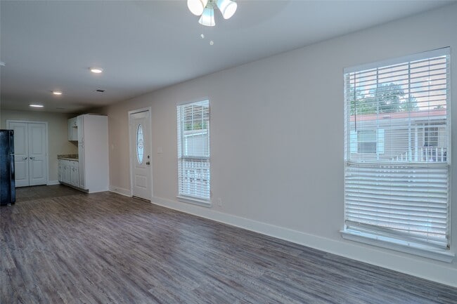 Photo - 21415 Russell Dr