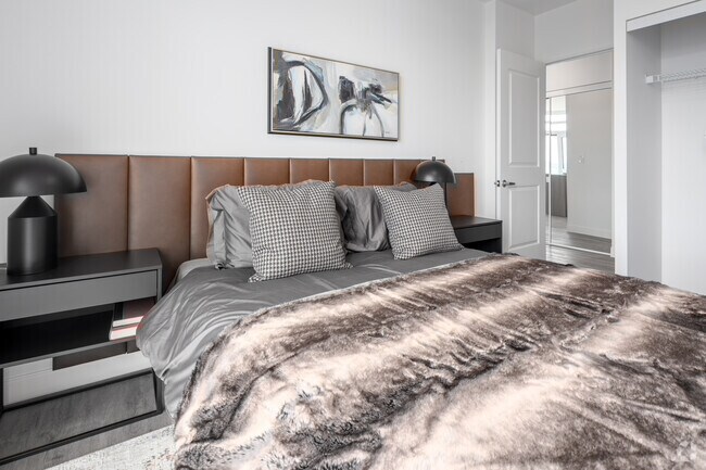 2 BR, 2 BA - 789 SF