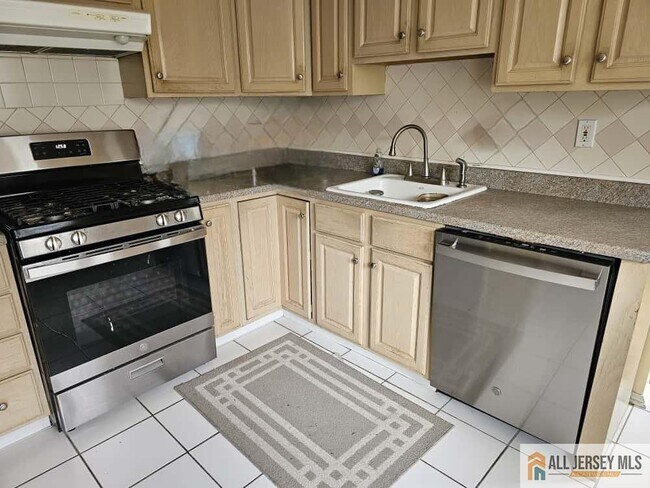 Photo - 1402 Cypress Ln
