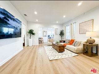Building Photo - 239 S Doheny Dr