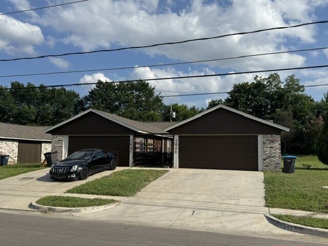Building Photo - Pre-leasing 2/2/2 Duplex in the heart of Fort Worth!