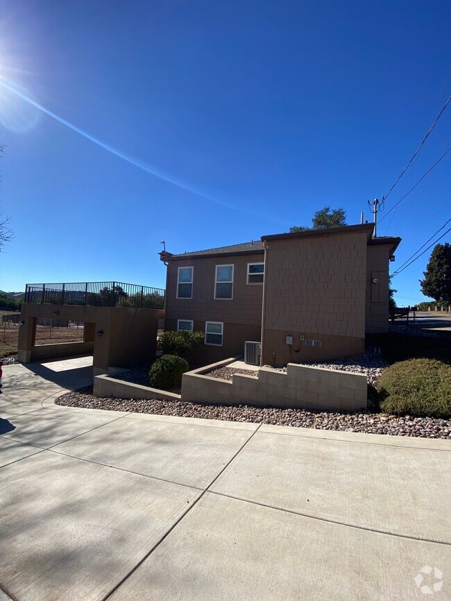 Building Photo - COMPLETELY REMODELED 2 BEDROOM/2 BATHROOM ... Rental