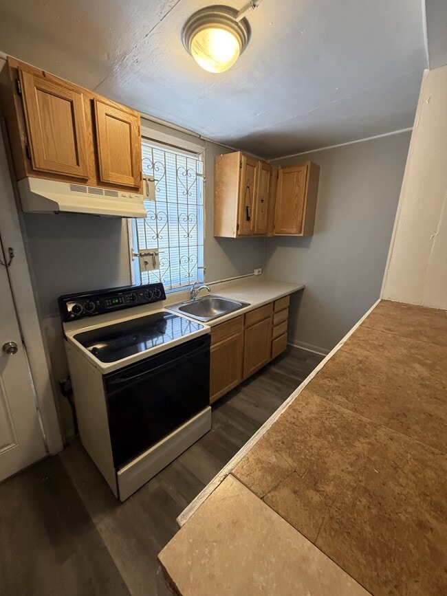 Photo - 3011 N Swanson St