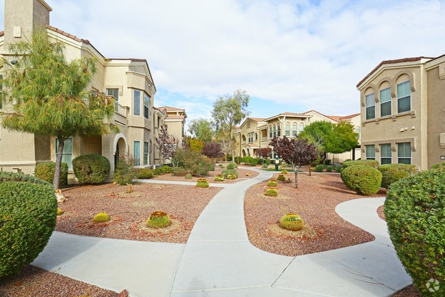 Building walkways - 10550 W Alexander Rd Unit 2081