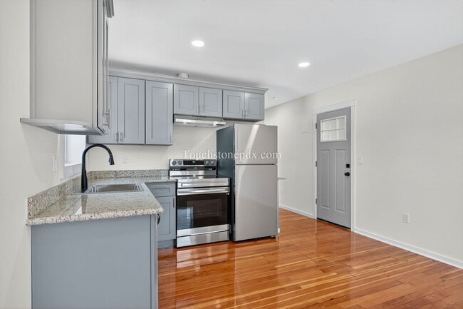 Photo - 4938 SE Foster Rd Unit 204