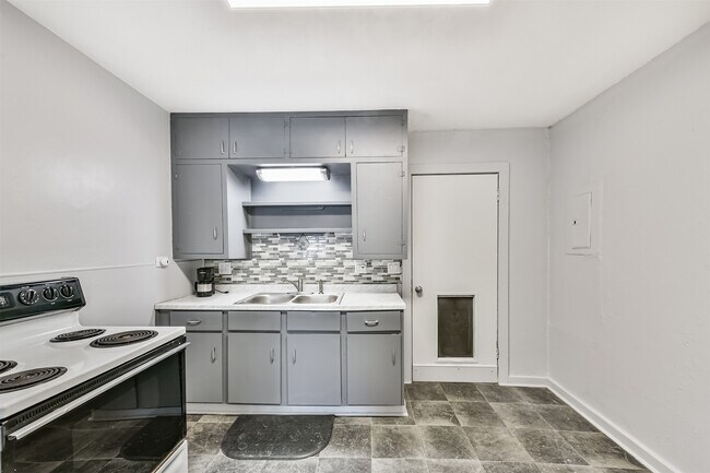 Photo - 1021 Maple St