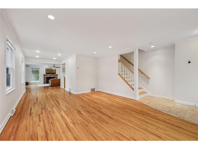 Photo - 4016 Kipling Ave