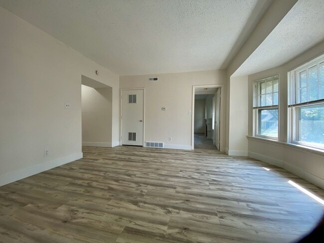 3772 Washington St Unit 3772-B