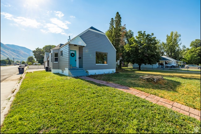 Building Photo - 201 S 400 E Unit Basement Apartment