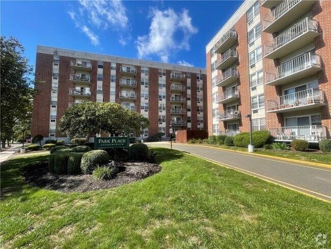 Building Photo - 35 Park Ave Unit 2L Rental