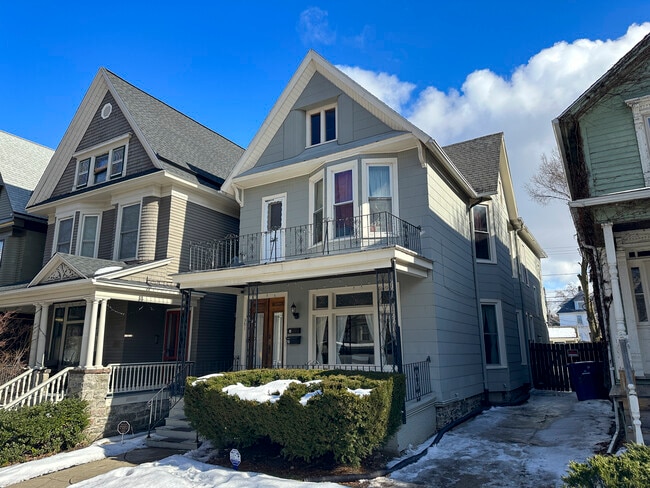 Building Photo - 351 Ashland Ave Unit 1
