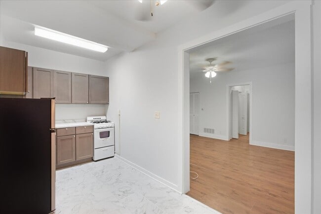 Photo - 3727 N Pine Grove Ave Unit 203