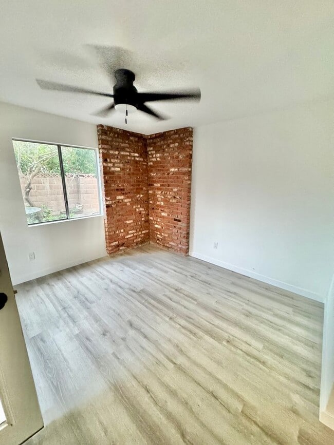 Photo - 3768-3768 1/2 Sheldon Dr Unit 3768 1/2