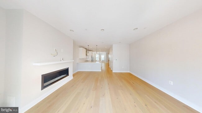 Photo - 10324 Grosvenor Pl