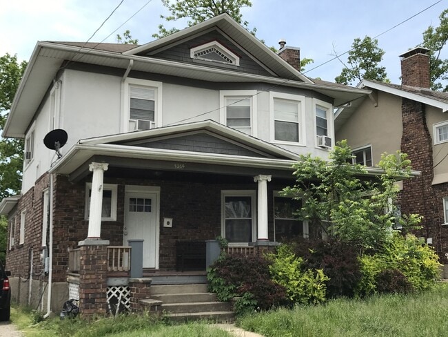 Building Photo - East Campus 5 bed, 2 bath home!