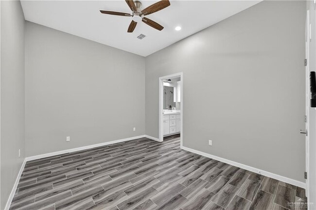 Photo - 17 E 25th St
