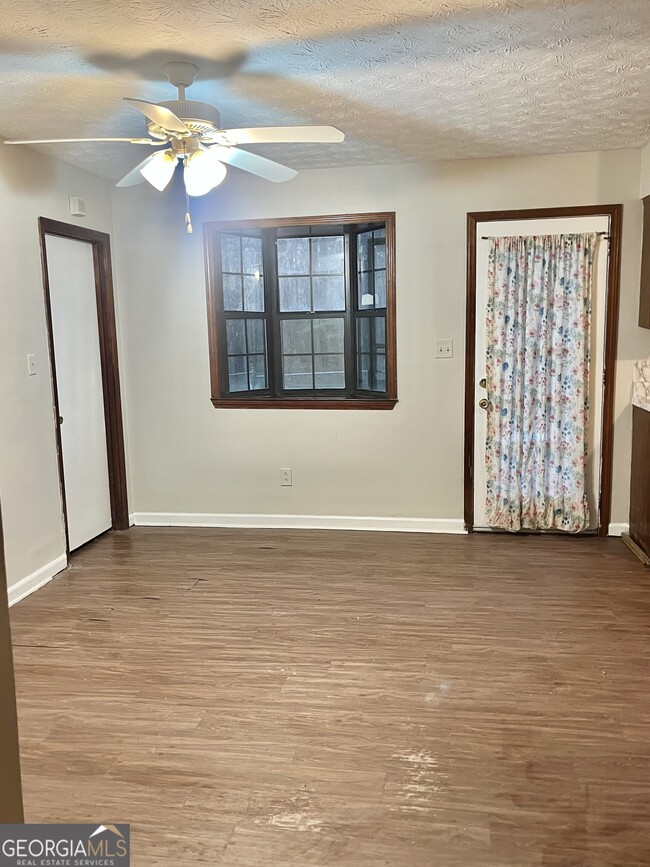 Photo - 566 Brookfield Way