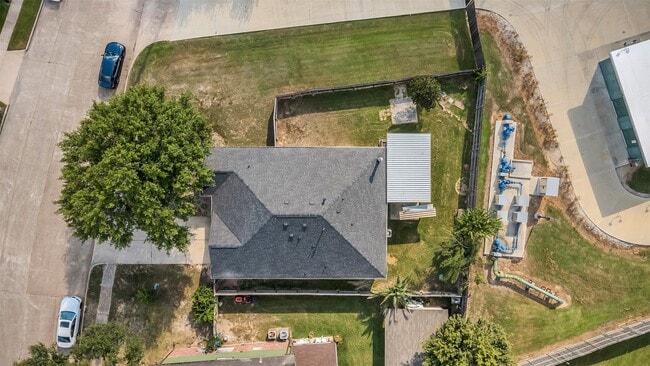 Building Photo - 6923 Creek Village Dr