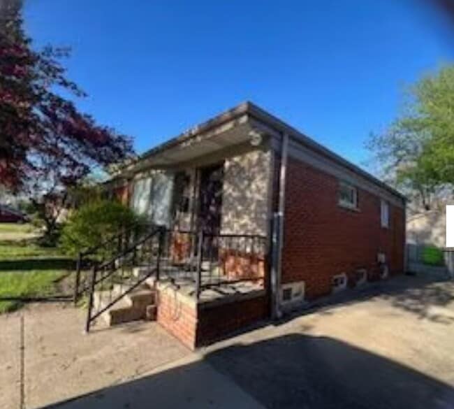 Photo - 30424 Longfellow Ave House