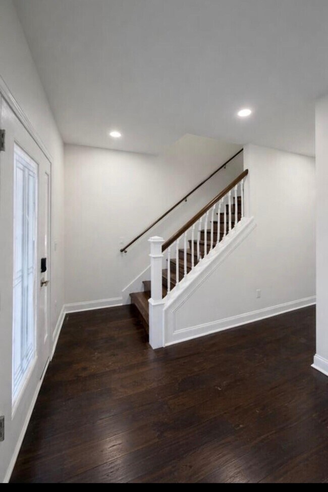 Photo - 2594 Eastlawn Ave