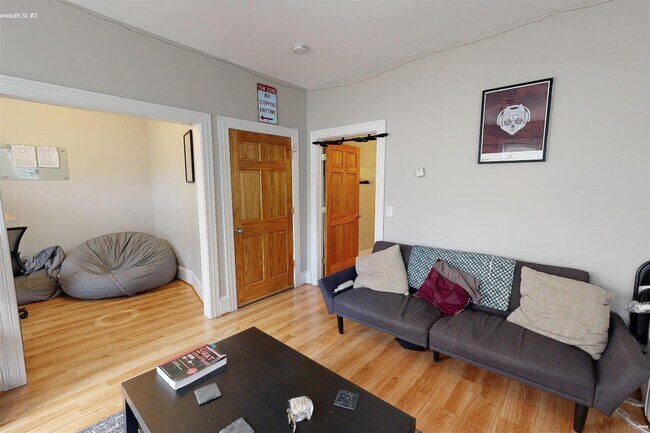 Photo - 33 Portsmouth St