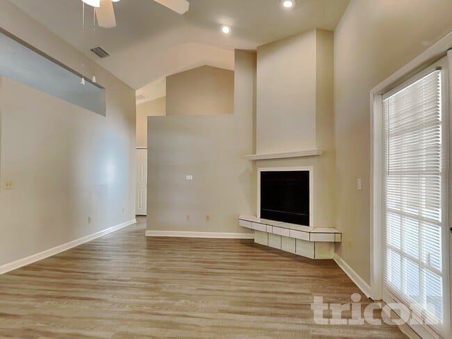 Photo - 2913 James Melvin Dr