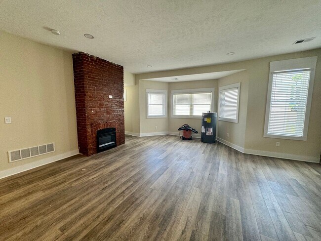 Photo - 206 Maple Ter Unidad 2