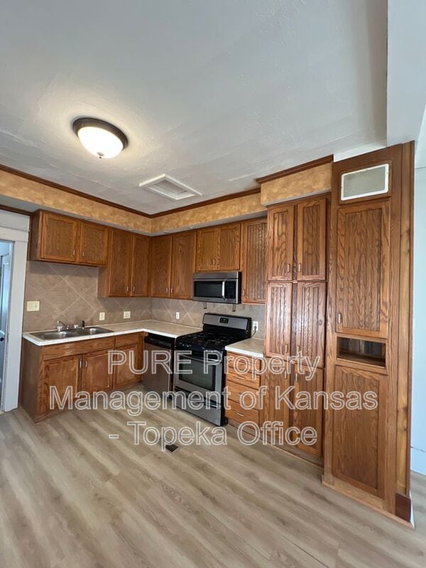 Photo - 430 NE Lime St