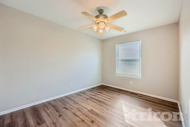 Photo - 19 Clearlake Ct