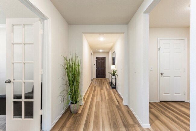 Photo - 10112 Falkland Rd