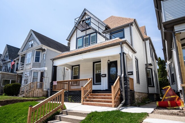 Building Photo - 4Bdrm Upper Flat of Eastside Duplex Fully Remodeled