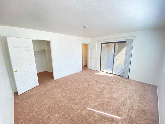 Photo - Charming 1 Bed/1Bath  2-Story Condo nestled in this Beautifully Gated Community in Spring Valley! Unidad 105