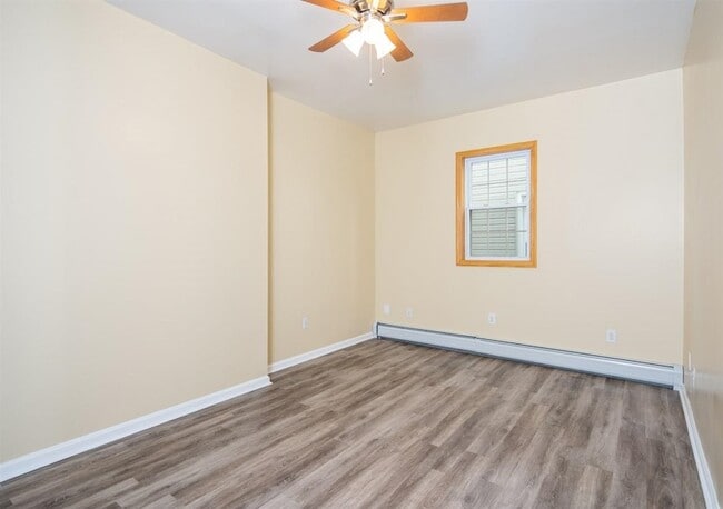 Photo - 13 E 52nd St