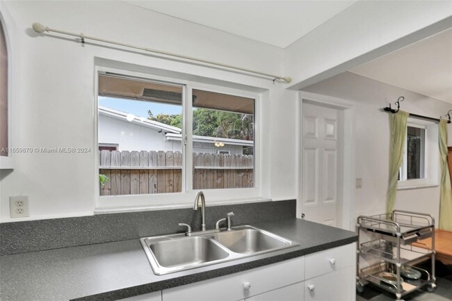 Photo - 1690 NE 34th Ln Unit 1690