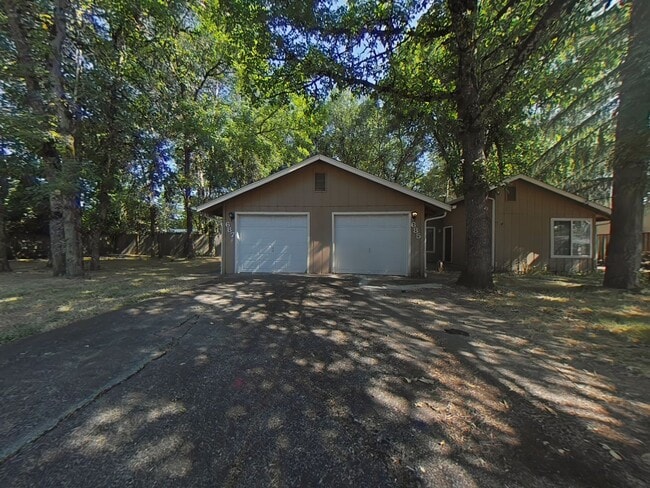 Duplex ~ Close to 9th Street ~ Pet Friendly - Duplex ~ Close to 9th Street ~ Pet Friendly Apartment Unit 685 NW Linden