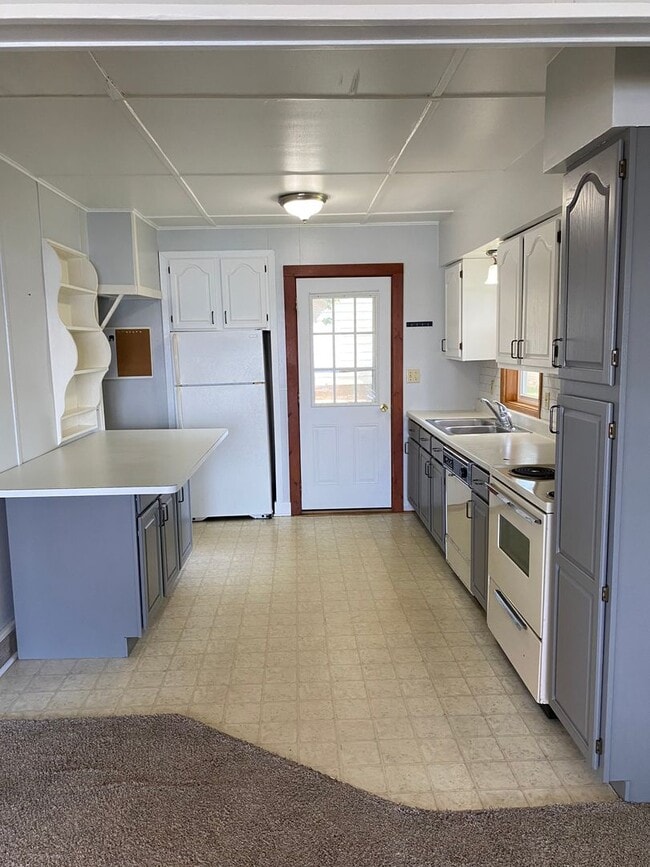 Photo - 2 BEDROOM LAKE HOUSE!