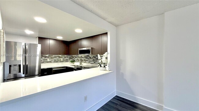 Photo - 16950 W Dixie Hwy Unit 330