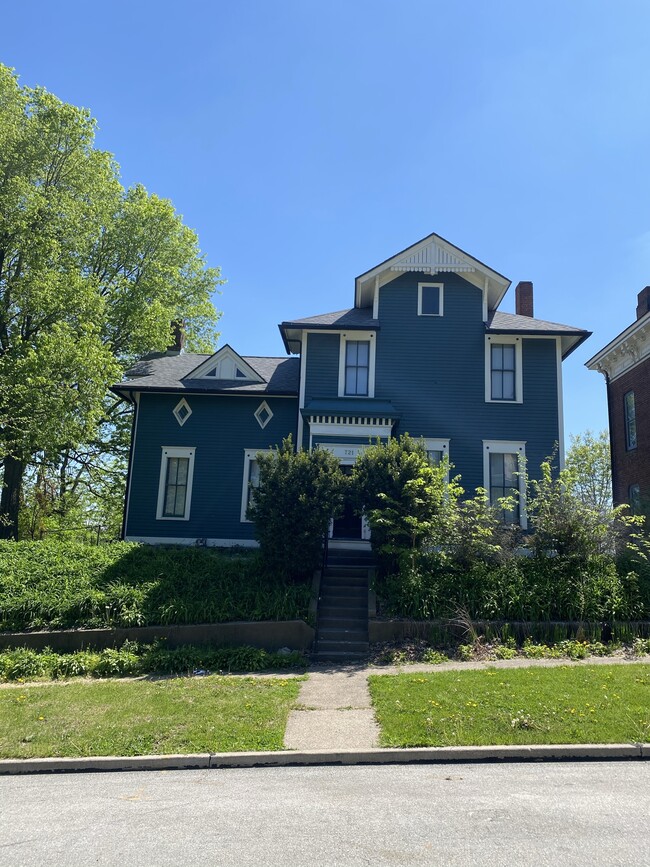Photo - 721 W 7th St