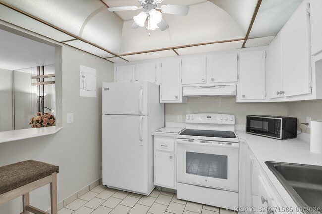 359 Saxony Trail Unidad H