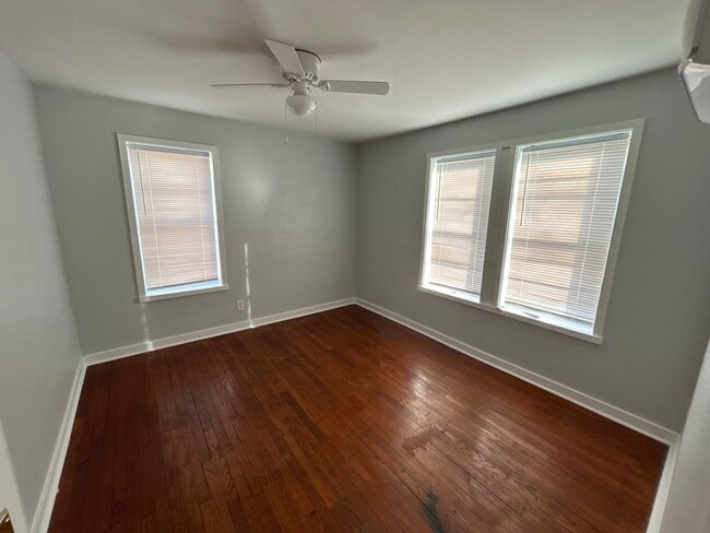 Photo - 406 E 10th St