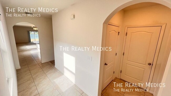 Photo - 522 Armoyan Wy