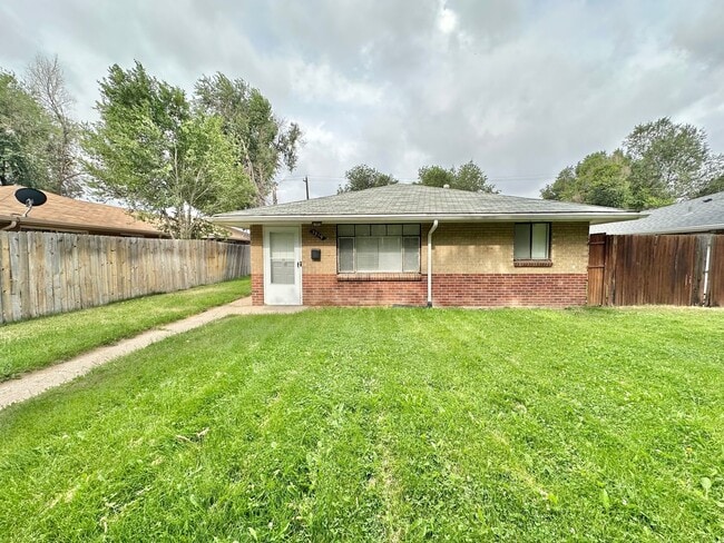 Building Photo - 3 bed 1 bath duplex in Clayton - $500 Off