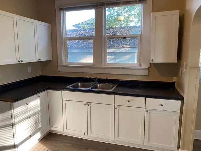 Photo - 2867 Indianapolis Ave