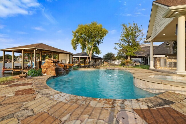 Photo - 14030 Shoreline Dr