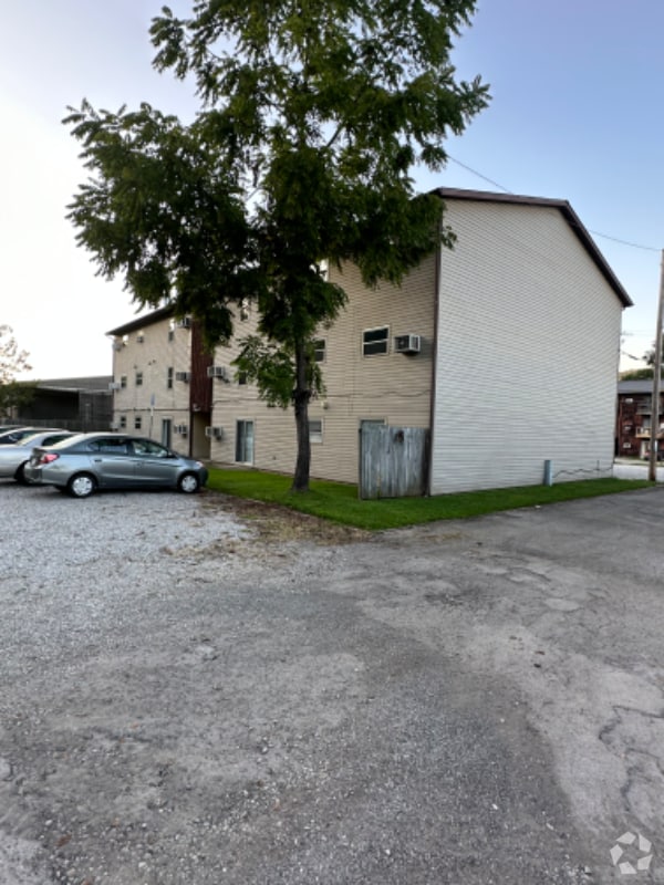 Building Photo - 4920 Lancaster Ave Rental