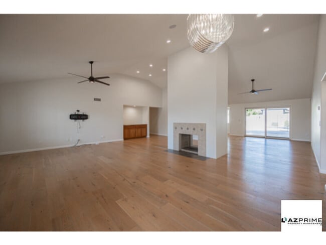 Photo - Elegant 3/2.5 Scottsdale Home - Vaulted Ce...