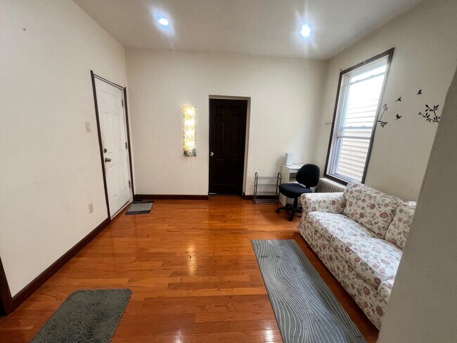 Photo - 213 Beacon Ave Unidad 2