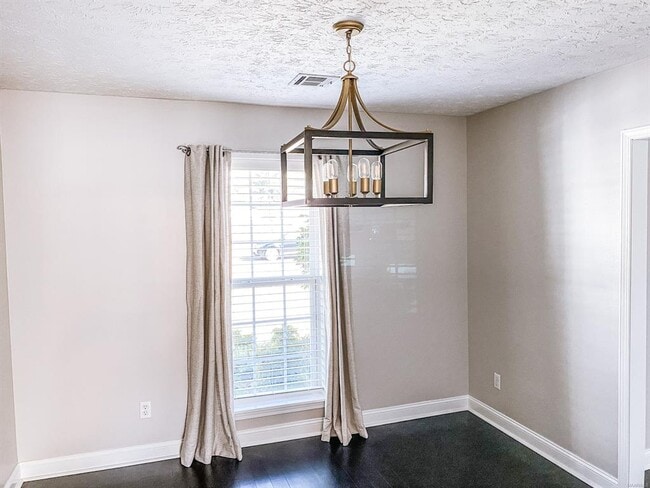 Photo - 122 Livingston Cir